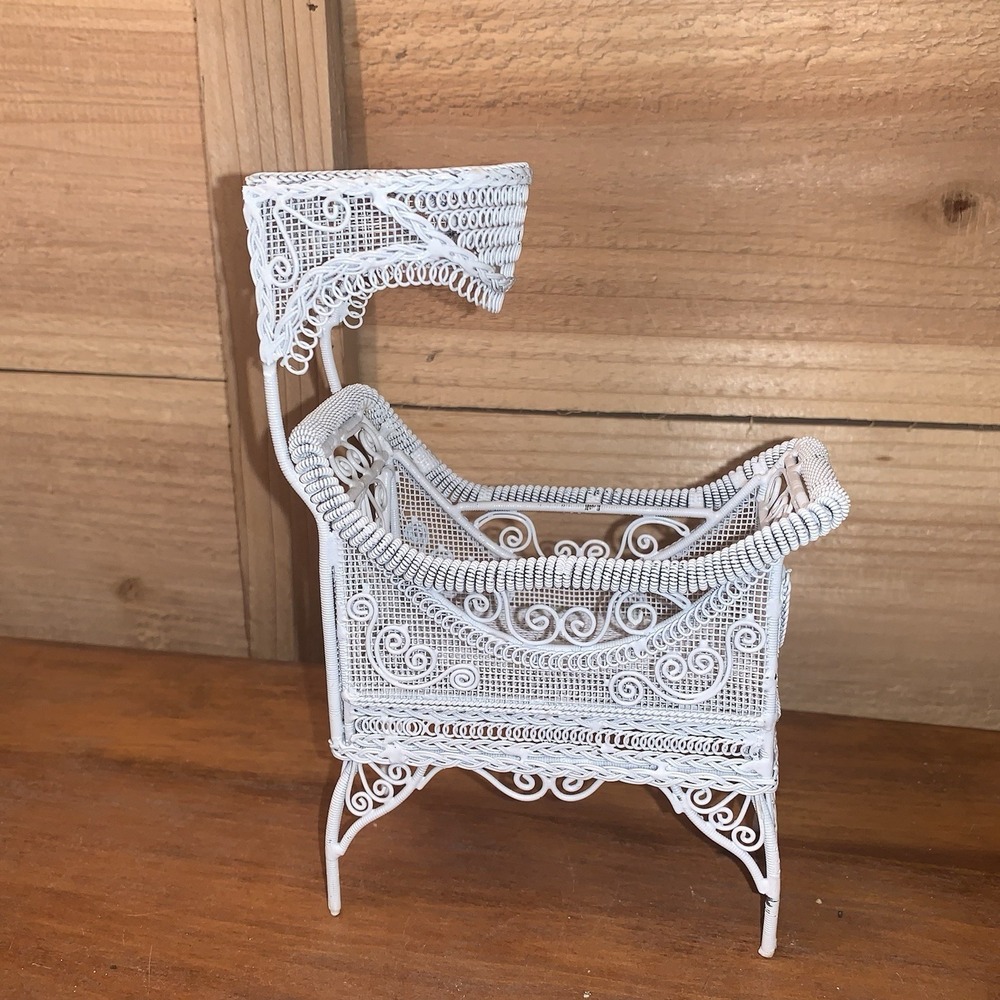 VTG Dollhouse Miniature Victorian Style Metal Wire White Wicker Bassinet Cradle